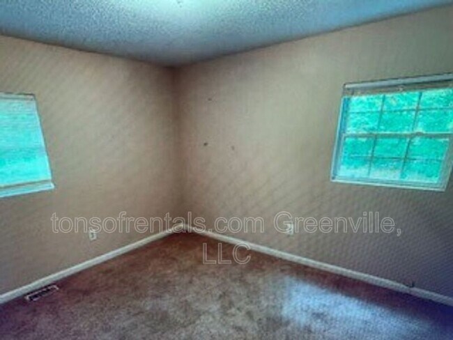 Building Photo - 1501 Howard Dr