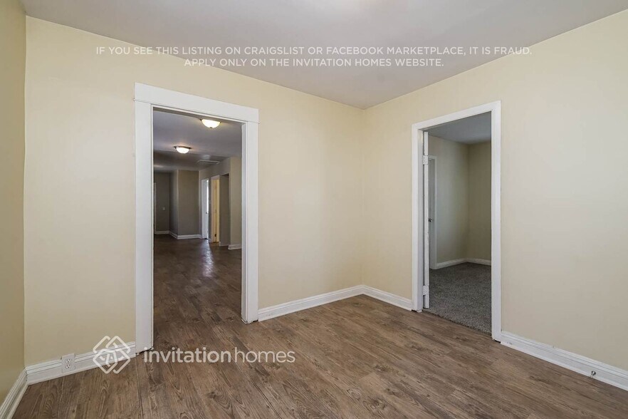 Building Photo - 1522 W 60th St