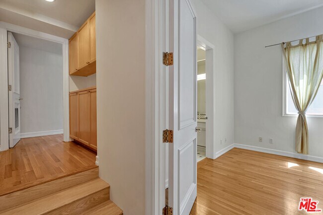Building Photo - 1351 Palisades Beach Rd