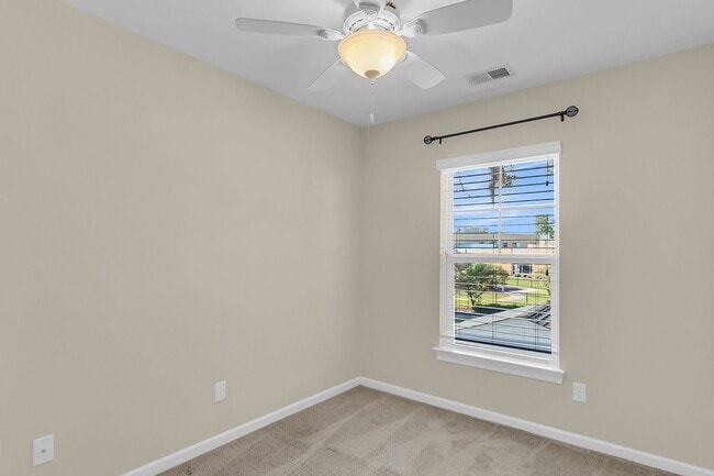 Building Photo - Stunning 3-Bed / 2.5-Bath Home in Park Cir...