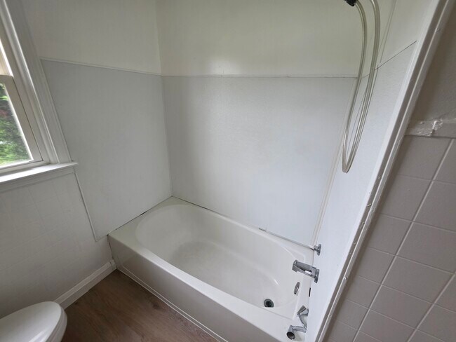 Building Photo - 651 Plater St