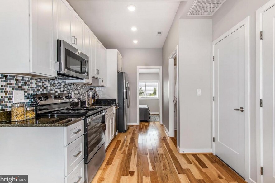 Building Photo - 1247 Penn St NE