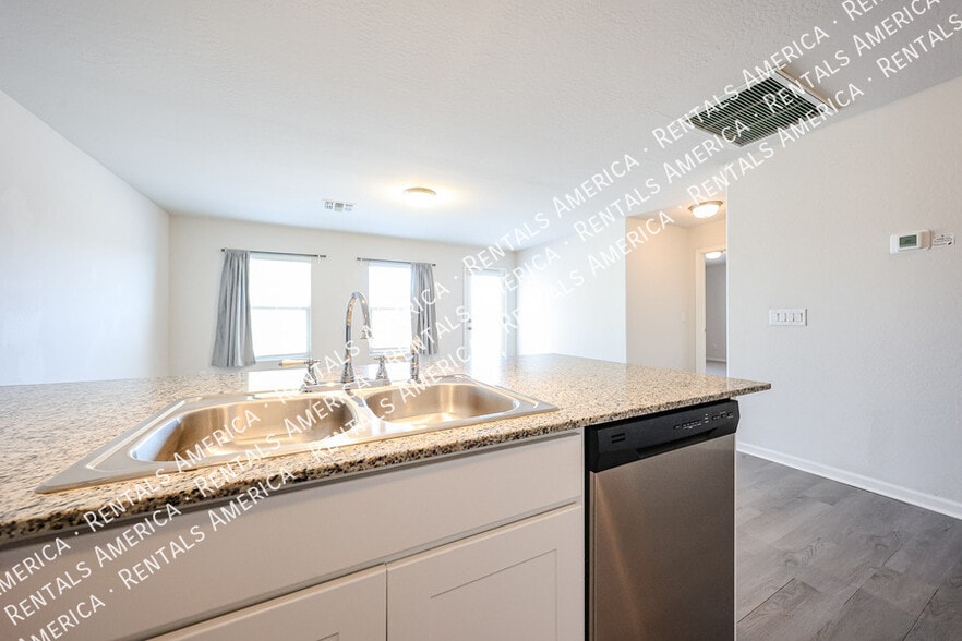 Building Photo - 118 W Impala Dr