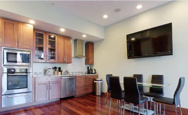 Building Photo - 2803 Ontario Rd NW