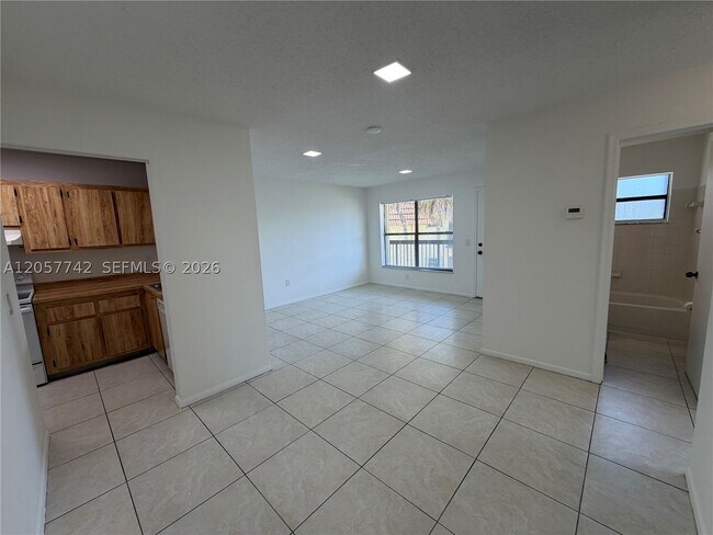 Building Photo - 411 NW 100th Pl