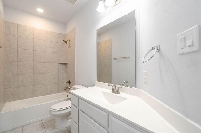 Building Photo - 1303 Gardenia Dr