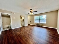 Building Photo - 701 W Sycamore St