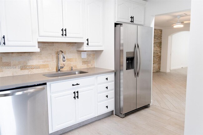 Building Photo - 5464 NE 3rd Ave