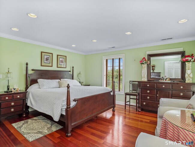 Building Photo - 56 Barholm Ave