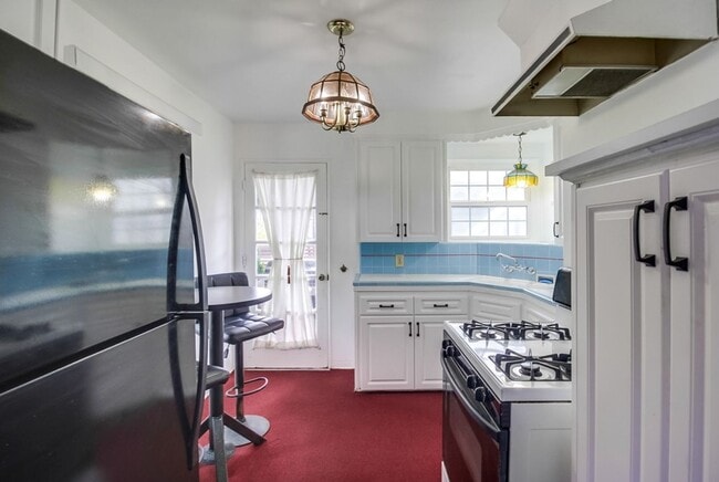 Building Photo - Cozy Home Between Mission Beach and Missio...