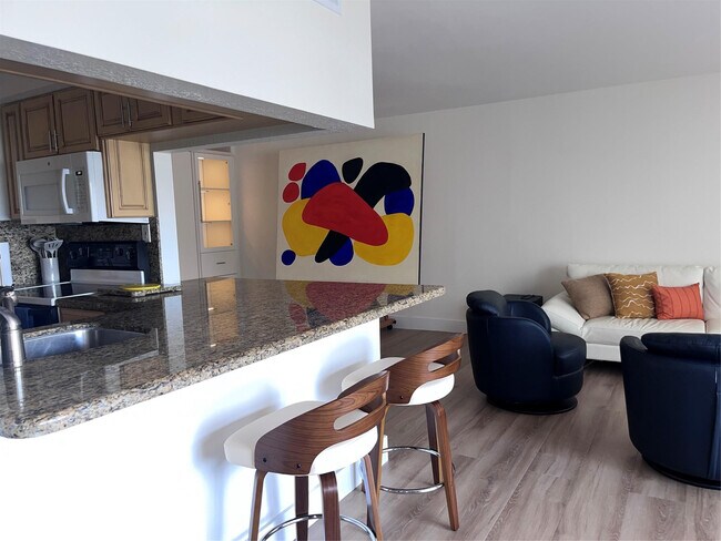 Building Photo - 330 Ave