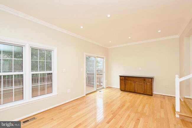 Building Photo - 6136 Summer Park Ln