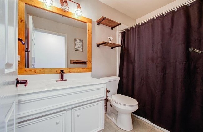 Building Photo - 2631 Woodridge Manor Dr