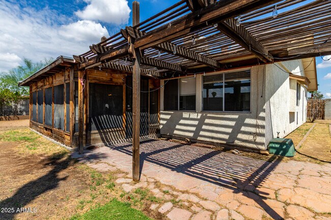 Building Photo - 4001 W Libby St