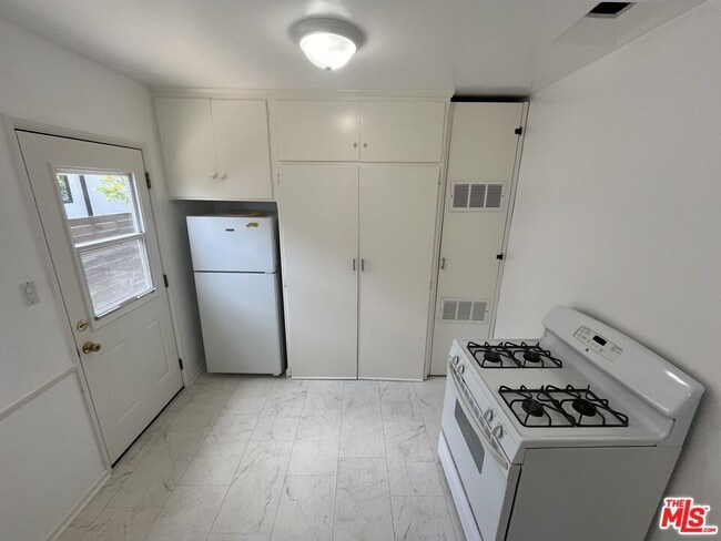 Building Photo - 4225 Campbell Dr