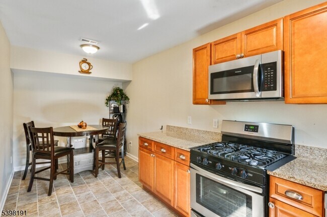 Building Photo - 28 Kensington Dr