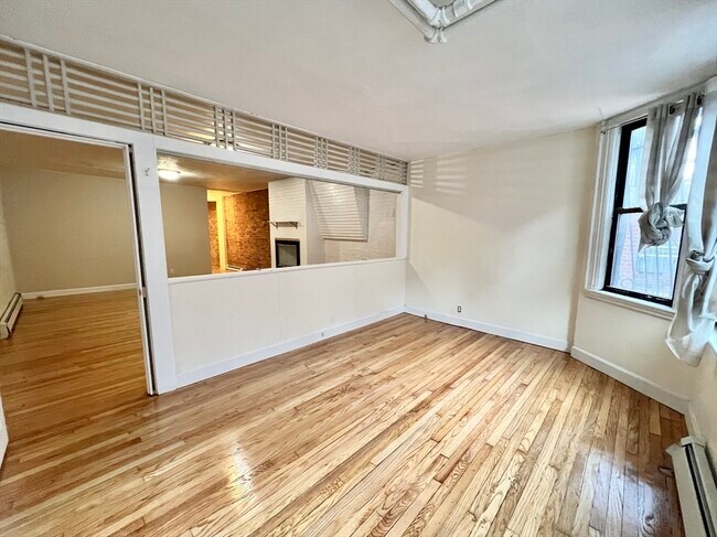 Building Photo - 337 Beacon St