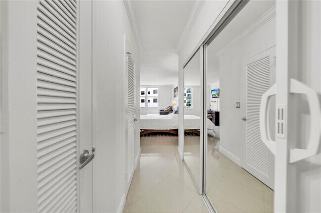 Building Photo - 3725 S Ocean Dr