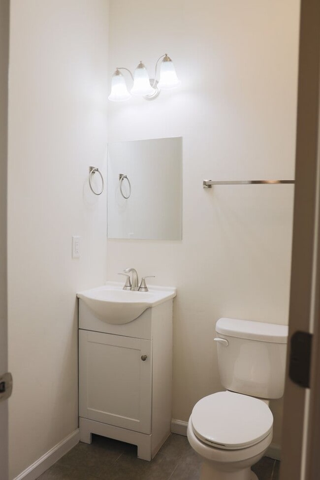 Building Photo - 4653 Fairfield Farm Rd