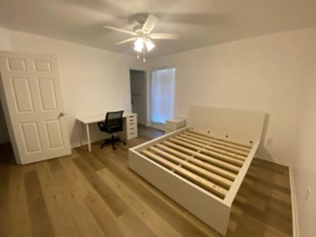 Building Photo - Inner-Bubble Living — Steps from Baylor University