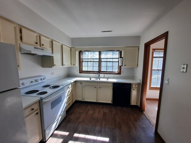 Building Photo - 1450 Wing St