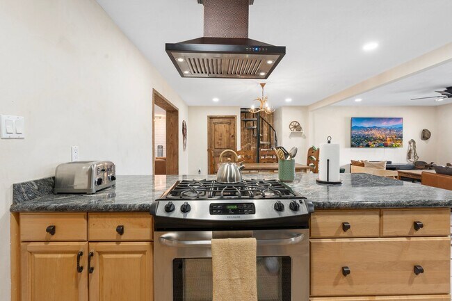 Building Photo - 9 E Del Rio Dr
