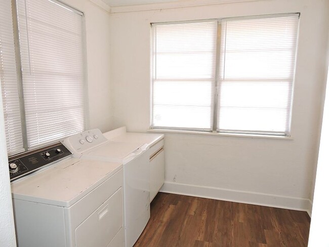 Building Photo - Great home near LSU Lakes