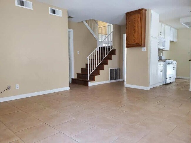 Building Photo - 36818 Little Leaf Dr