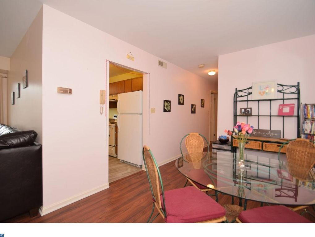 Building Photo - 620 Manatawny St