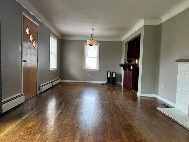 Building Photo - 743 Lander Rd