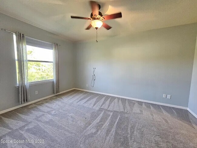Building Photo - 927 Ocaso Ln