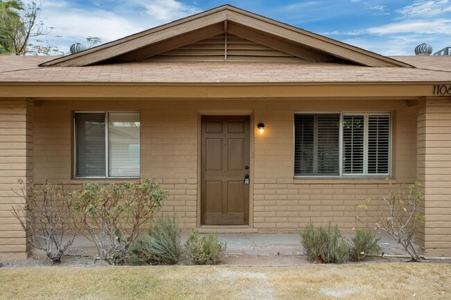 Building Photo - Modern Home with Pool in the Best ASU neighborhood