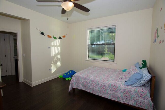 Building Photo - Beautiful 4 Bedroom/4 Bath in Belle Isle w...