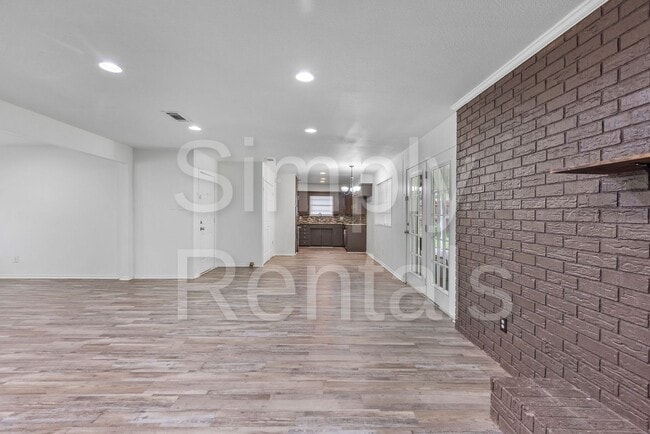 Building Photo - 705 Plano St