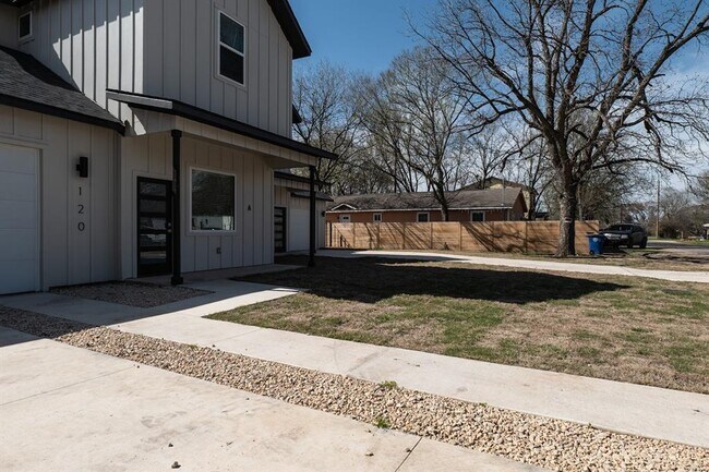 Building Photo - 120 Kimble Ln
