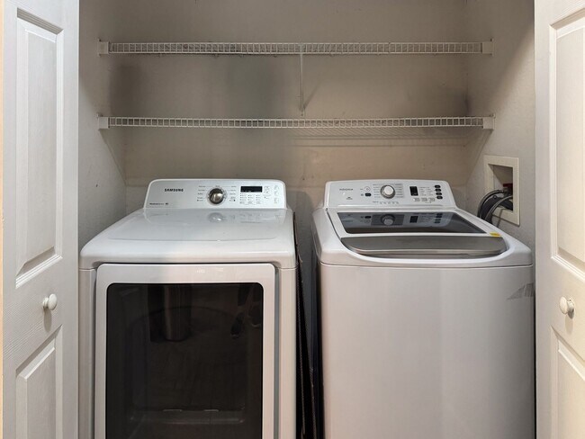 Building Photo - Corner Unit 2 bedroom 2 bathroom at The Grande Downtown