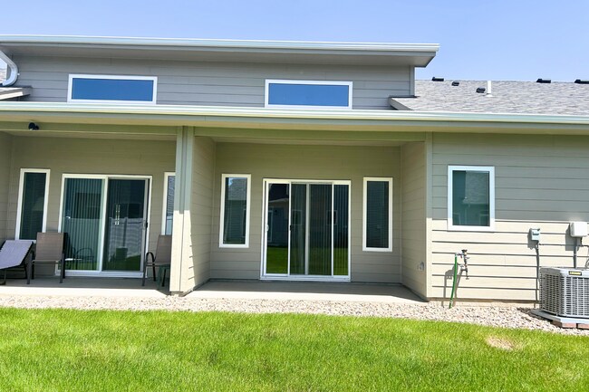 Building Photo - New Ranch Style 2 Bed 2 Bath Townhome