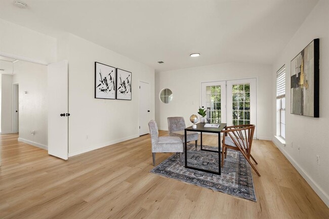 Building Photo - 3817 Tailfeather Dr