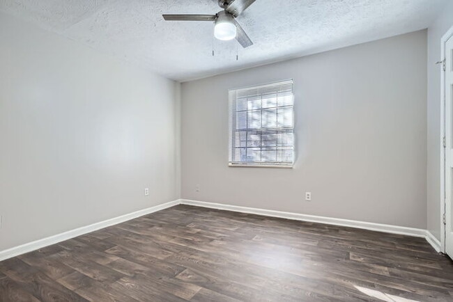 Building Photo - Charming 2-Bedroom Town Home for Rent in Morrow, GA