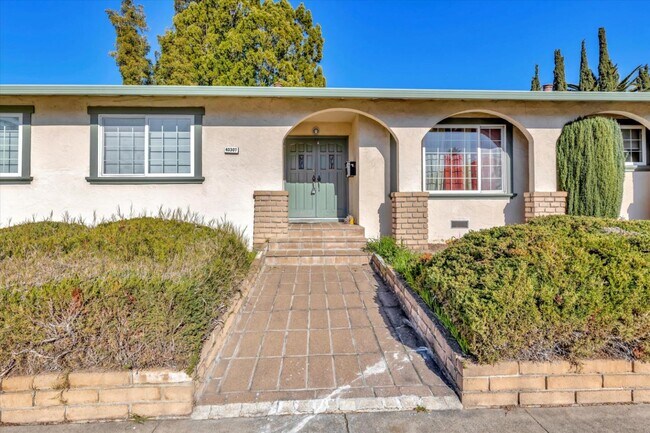 Building Photo - 40307 San Sebastian Pl