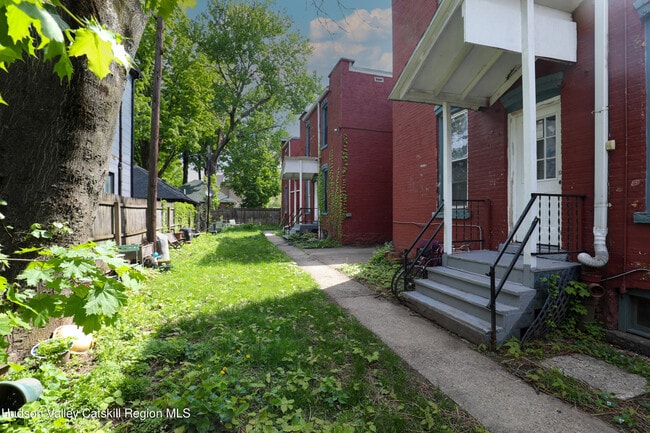 Building Photo - 141 St James St