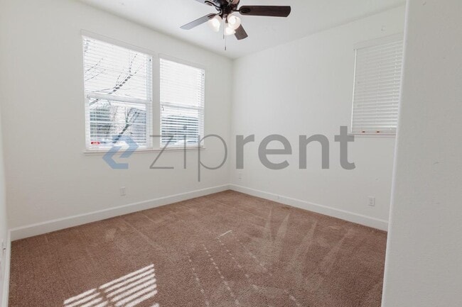 Building Photo - 873 Willow Bridge Dr