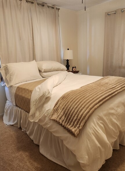 Guest Bedroom - 7900 E Northlake Dr