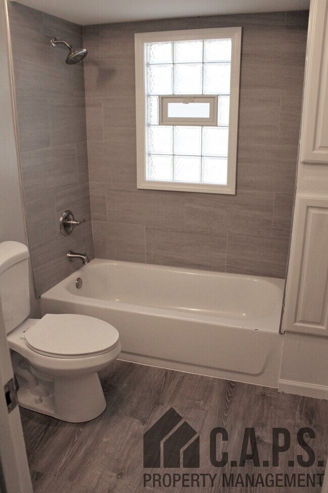 Building Photo - Move in Ready!