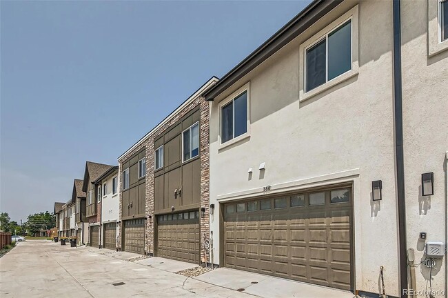 Building Photo - 388 E Orchard Rd