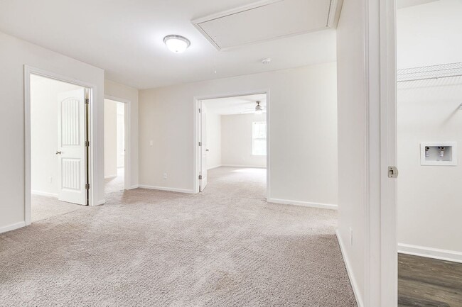 Building Photo - Spacious Custom 8 Bed 4.5 Bath Home on Lar...