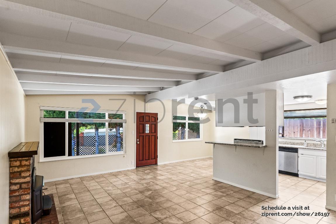Building Photo - 499 Pebble Dr