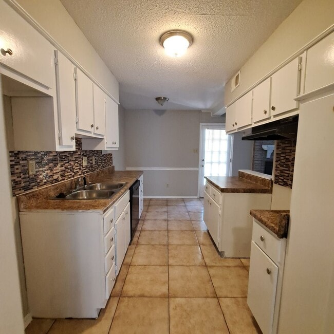 Building Photo - Welcome to 5252 Scottsdale!