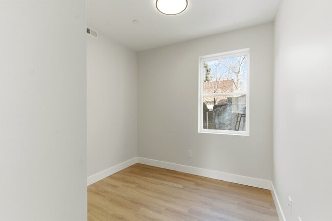 Building Photo - 5137 Master St