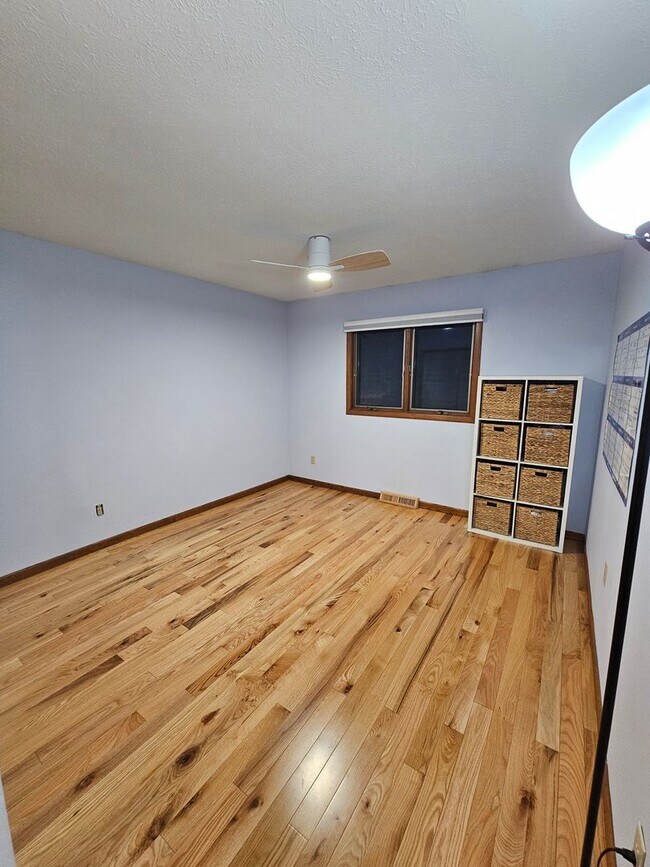 Building Photo - Remarkable 5 Bedroom Home For Rent in Mentor